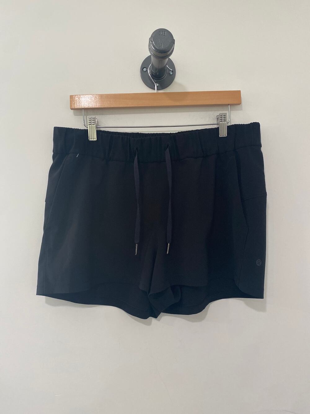 Lululemon On the Fly Shorts Black Size 12